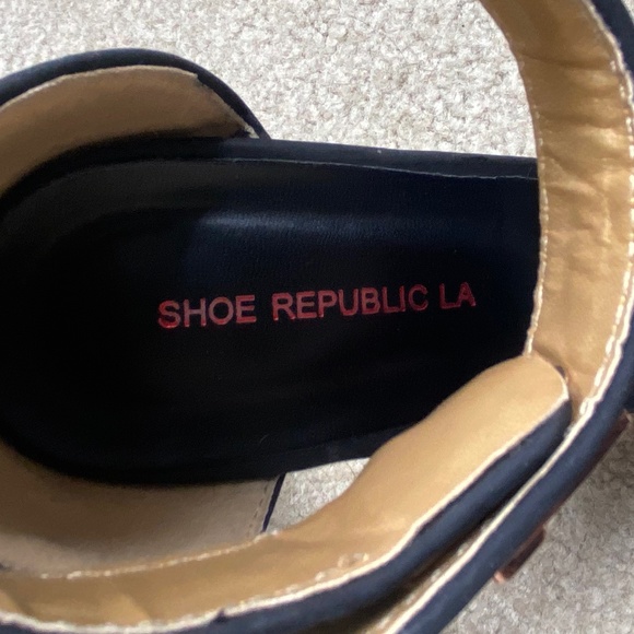 Open-toed faux suede camo ankle-strap shoe, size 7.5 - Picture 7 of 11